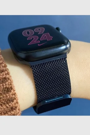 Alternative view of Midnight Milanese Loop For Apple Watch